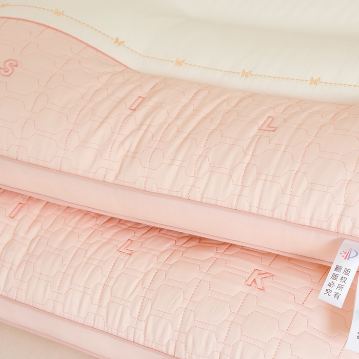 91家纺网 家纺一手货源 找家纺 （总）幸运草 2025新款天丝莱赛尔纤维枕头 立体定型羽丝绒护颈椎枕芯