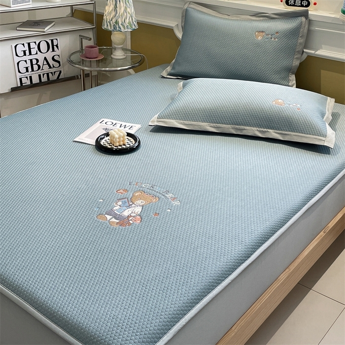 91家纺网 家纺一手货源 找家纺 （总）启程家纺 2025新款凉豆豆复合三明治刺绣款凉席席子-床笠款