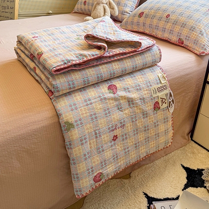 91家纺网 家纺一手货源 找家纺 （总）晚爱家纺（原晚安家居）  2025新款A类母婴级云感双层纱三角针夏被贝壳边夏凉被春夏贝壳绣【可提供买家秀】