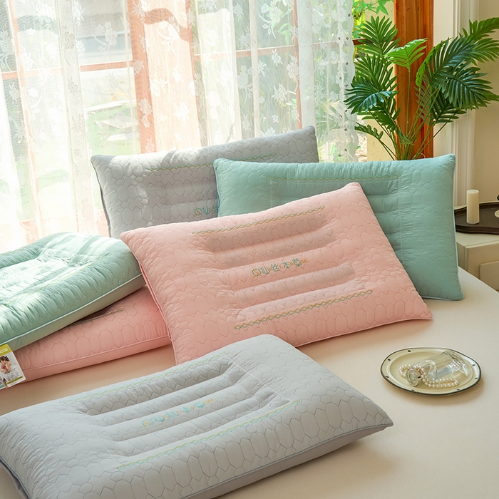 91家纺网 家纺一手货源 找家纺 （总）幸运草 2025新款仙丝本草绗绣枕头 单人成人家用护颈枕枕芯