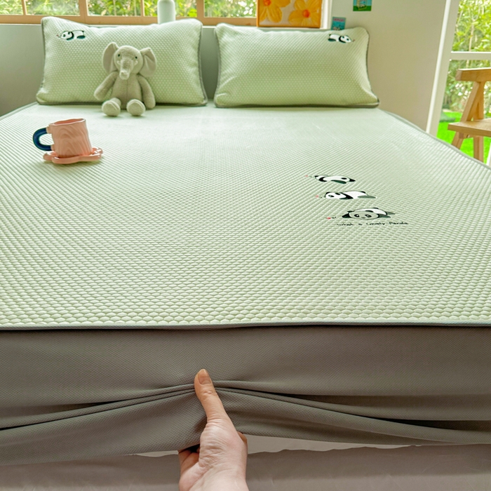 91家纺网 家纺一手货源 找家纺 千朵 2025新款冰豆豆绣花凉席 熊猫