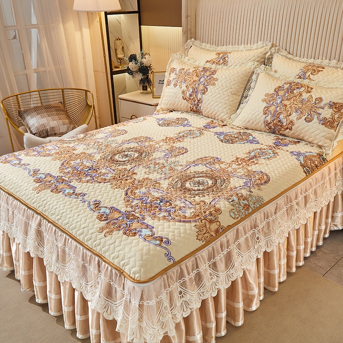 91家纺网 家纺一手货源 找家纺 （总）网红馆 2025新款凉感丝夹棉绗缝蕾丝床裙款冰丝席三件套