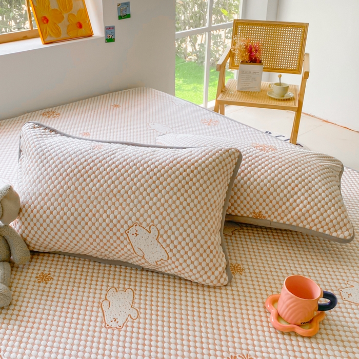 91家纺网 家纺一手货源 找家纺 千朵 2025新款凉感PE冰豆豆提花床笠款凉席 雪花熊咖