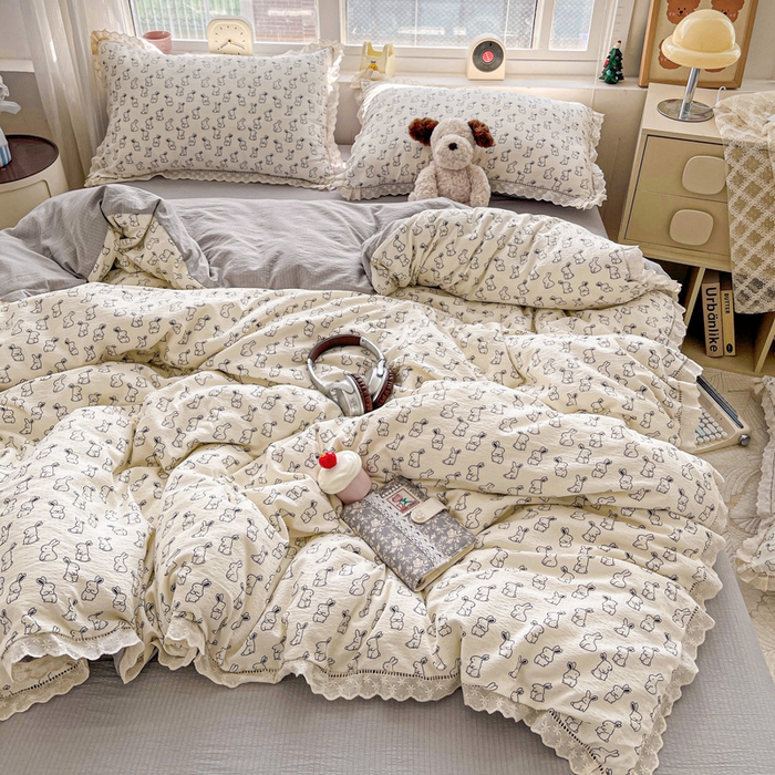 91家纺网 家纺一手货源 找家纺 2025新款云感木棉皱皱双层纱全棉花边四件套 小黑兔