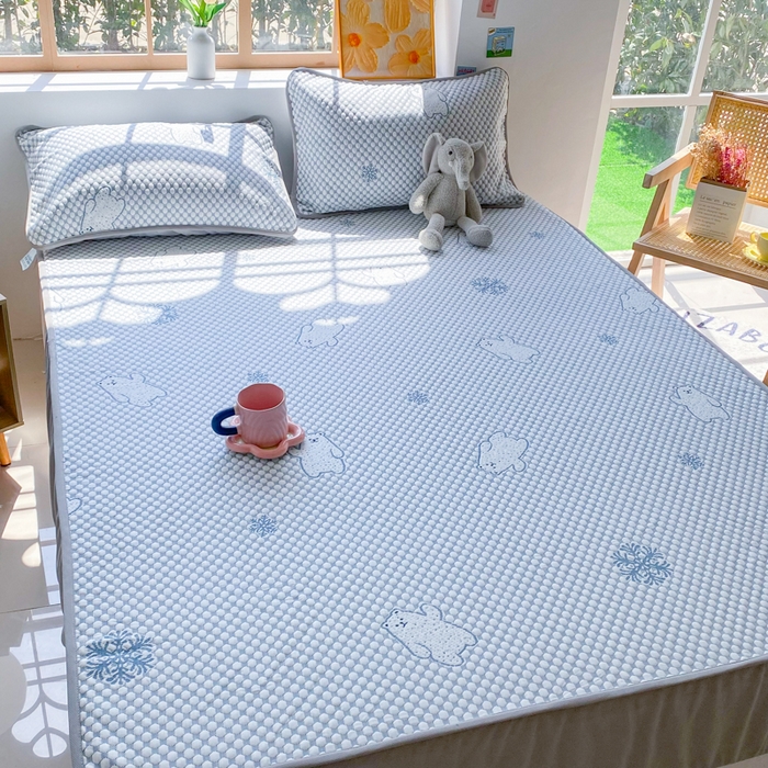 91家纺网 家纺一手货源 找家纺 千朵 2025新款凉感PE冰豆豆提花床笠款凉席 雪花熊蓝