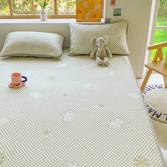 91家纺网 家纺一手货源 找家纺 千朵 2025新款凉感PE冰豆豆提花床笠款凉席 雪花熊绿