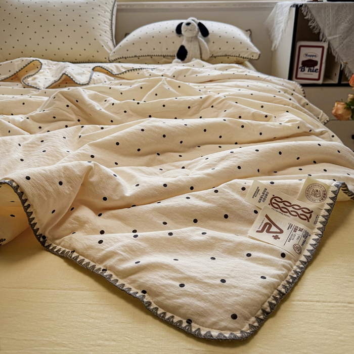 91家纺网 家纺一手货源 找家纺 晚爱家纺（原晚安家居）  2025新款A类母婴级云感双层纱三角针夏被贝壳边夏凉被春夏贝壳绣【可提供买家秀】 波点灰