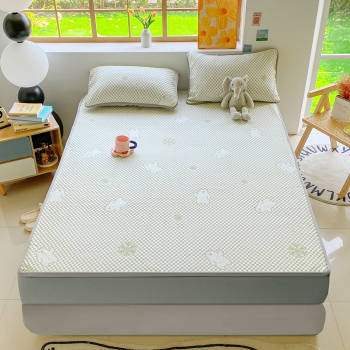 91家纺网 家纺一手货源 找家纺 千朵 2025新款凉感PE冰豆豆提花床笠款凉席 雪花熊绿