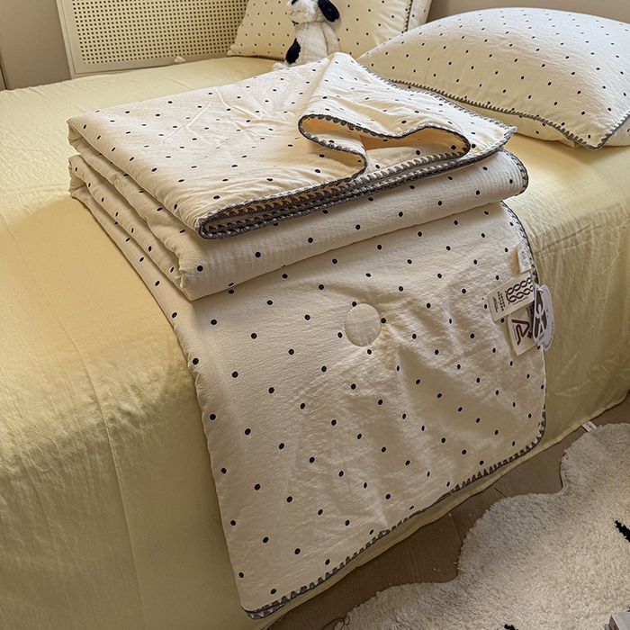 91家纺网 家纺一手货源 找家纺 晚爱家纺（原晚安家居）  2025新款A类母婴级云感双层纱三角针夏被贝壳边夏凉被春夏贝壳绣【可提供买家秀】 波点灰