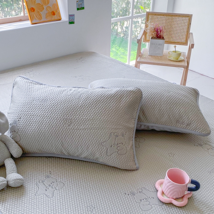 91家纺网 家纺一手货源 找家纺 千朵 2025新款凉感PE冰豆豆提花床笠款凉席 星星兔香槟