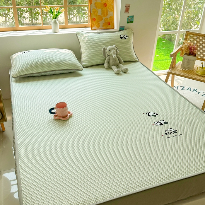 91家纺网 家纺一手货源 找家纺 千朵 2025新款冰豆豆绣花凉席 熊猫