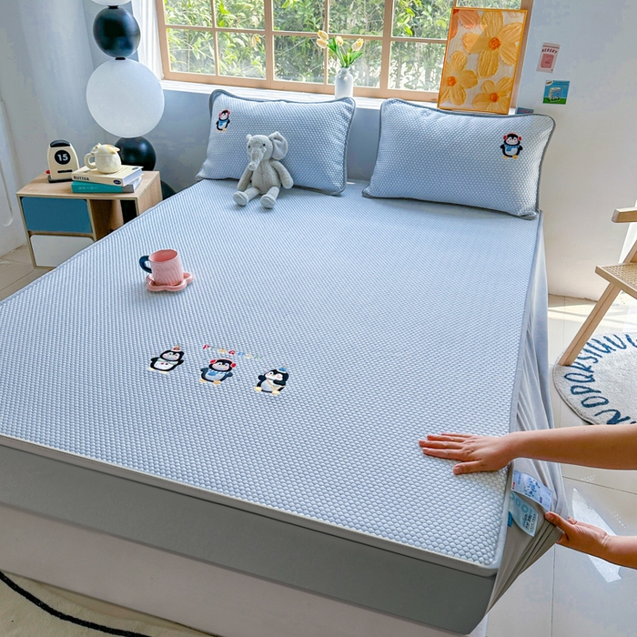 91家纺网 家纺一手货源 找家纺 千朵 2025新款冰豆豆绣花凉席 企鹅