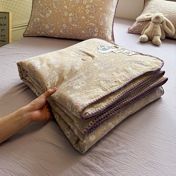 91家纺网 家纺一手货源 找家纺 晚爱家纺（原晚安家居）  2025新款A类母婴级云感双层纱三角针夏被贝壳边夏凉被春夏贝壳绣【可提供买家秀】 爱如星辰