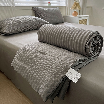 缦绣阁家纺 2025春夏新款纯色简约亲肤泡泡纱夏被凉感夏凉被三件套四件套空调被 雾灰