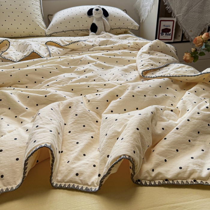 91家纺网 家纺一手货源 找家纺 晚爱家纺（原晚安家居）  2025新款A类母婴级云感双层纱三角针夏被贝壳边夏凉被春夏贝壳绣【可提供买家秀】 波点灰