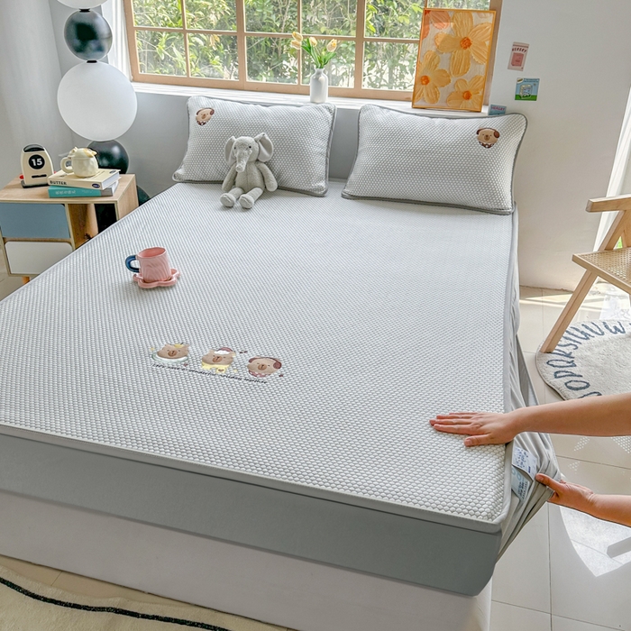 91家纺网 家纺一手货源 找家纺 千朵 2025新款冰豆豆绣花凉席 卡宝