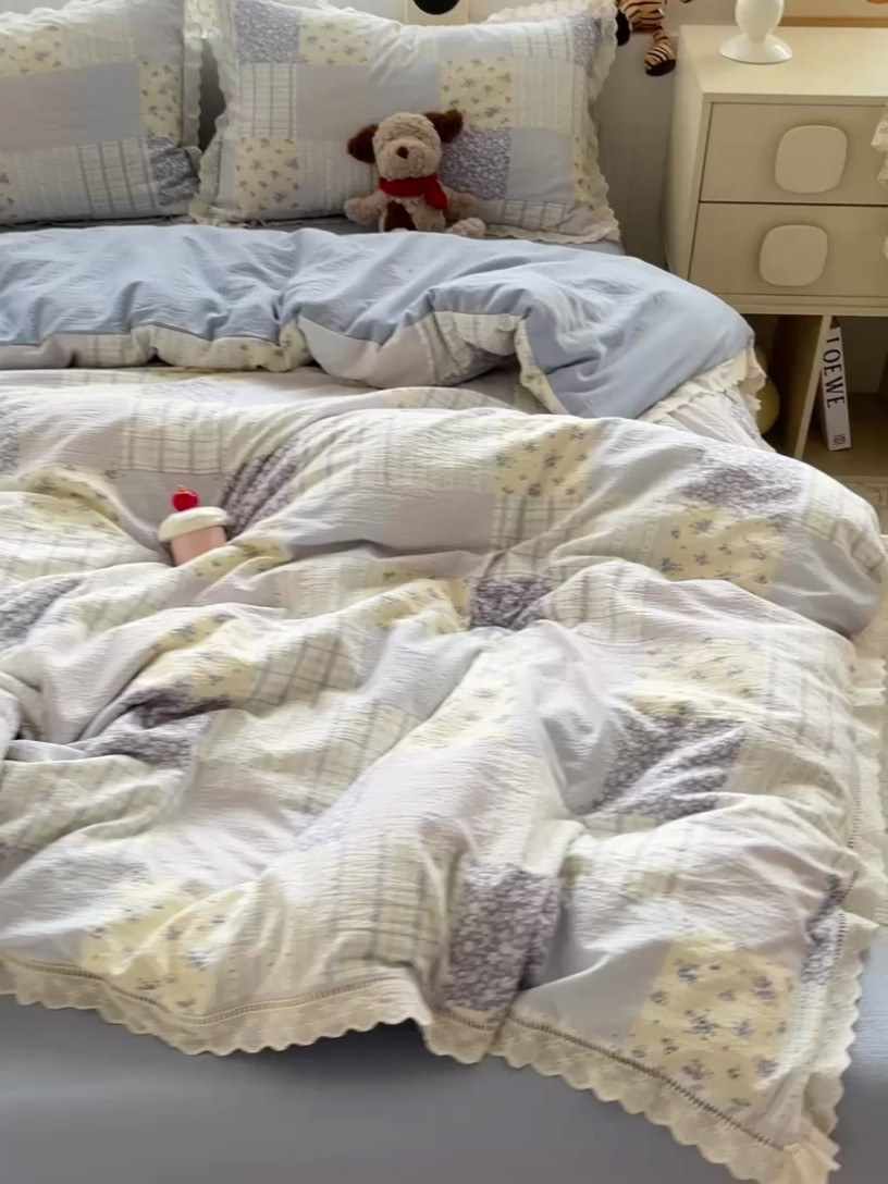 91家纺网 家纺一手货源 找家纺 2025新款云感木棉皱皱双层纱全棉花边四件套 百福蓝