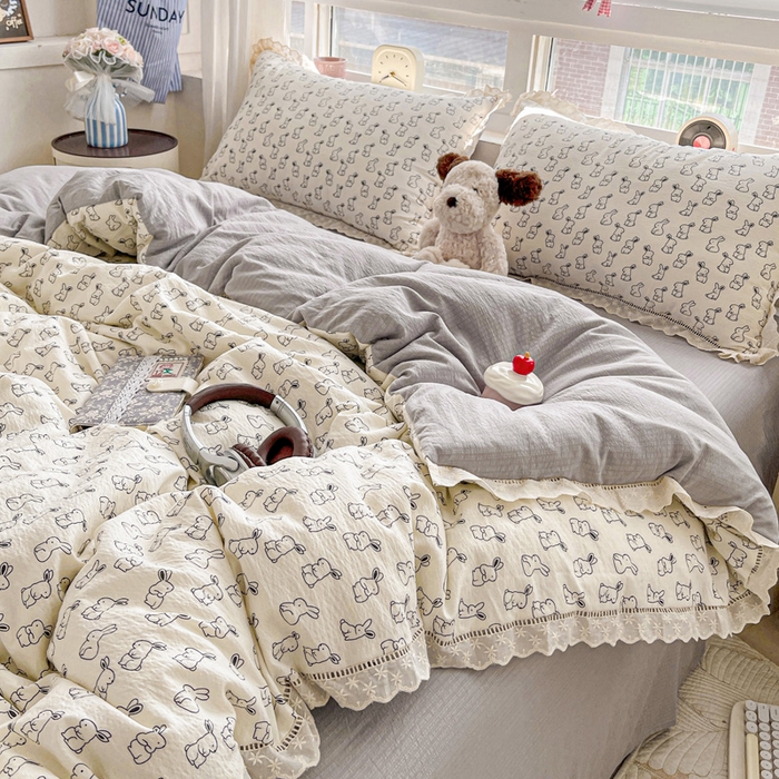 91家纺网 家纺一手货源 找家纺 2025新款云感木棉皱皱双层纱全棉花边四件套 小黑兔