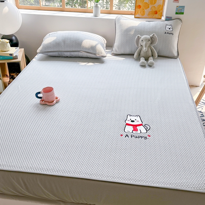 91家纺网 家纺一手货源 找家纺 千朵 2025新款冰豆豆绣花凉席 围巾狗