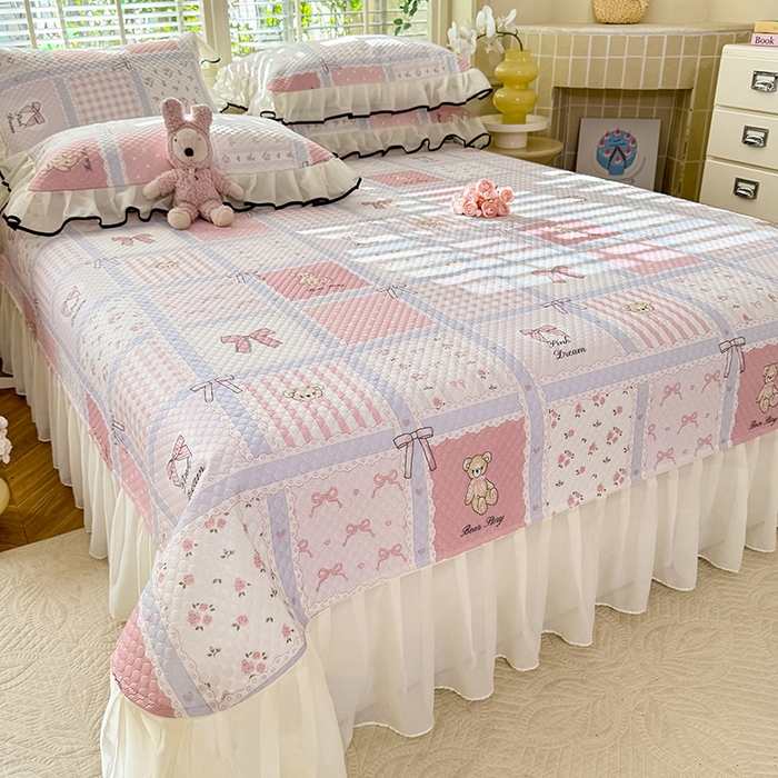 91家纺网 家纺一手货源 找家纺 金盛皇朝家纺 2025夏季新款冰丝凉豆豆床盖凉席 糖熊仔仔