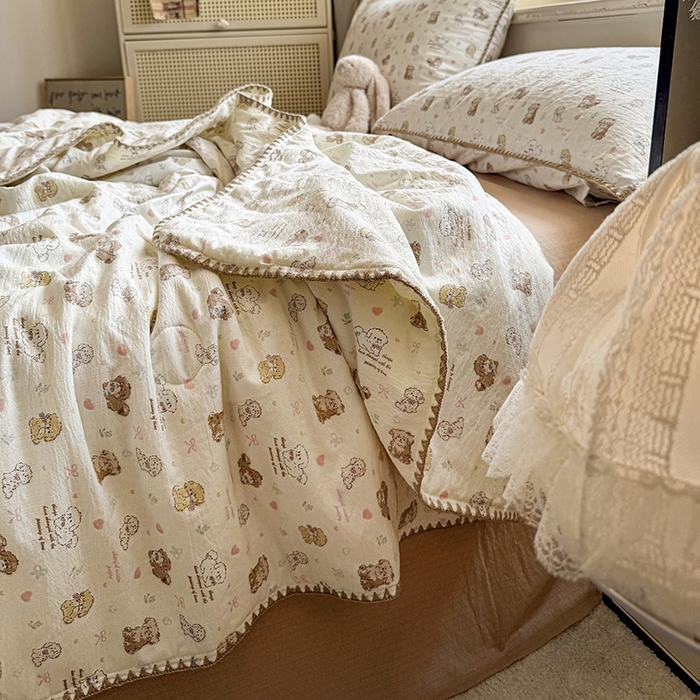 91家纺网 家纺一手货源 找家纺 晚爱家纺（原晚安家居）  2025新款A类母婴级云感双层纱三角针夏被贝壳边夏凉被春夏贝壳绣【可提供买家秀】 狗狗日记