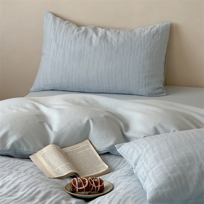 91家纺网 家纺一手货源 找家纺 梦享生活家居 2025新款色织三层提花人字纹面料四件套-青春系列恋青春天蓝