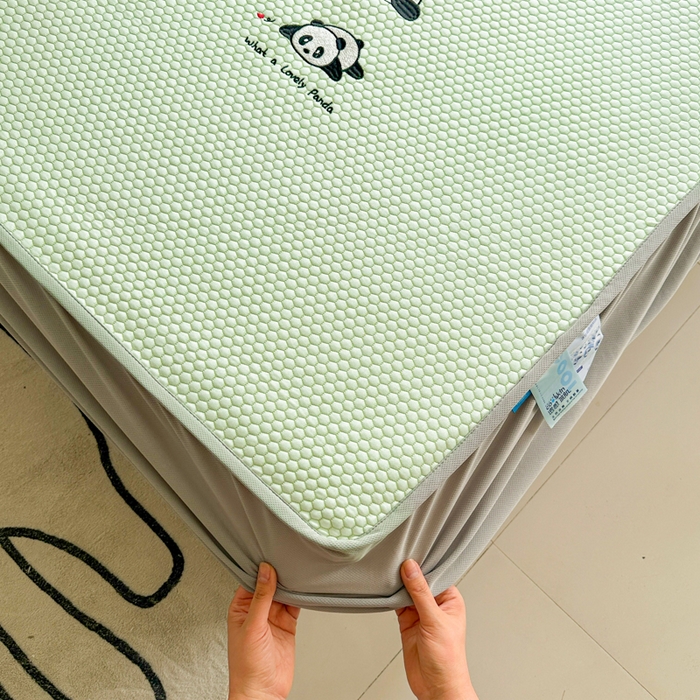 91家纺网 家纺一手货源 找家纺 千朵 2025新款冰豆豆绣花凉席 熊猫