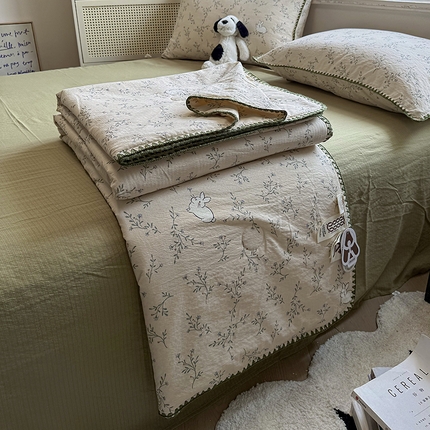 91家纺网 家纺一手货源 找家纺 （总）晚爱家纺（原晚安家居）  2025新款A类母婴级云感双层纱三角针夏被贝壳边夏凉被春夏贝壳绣【可提供买家秀】