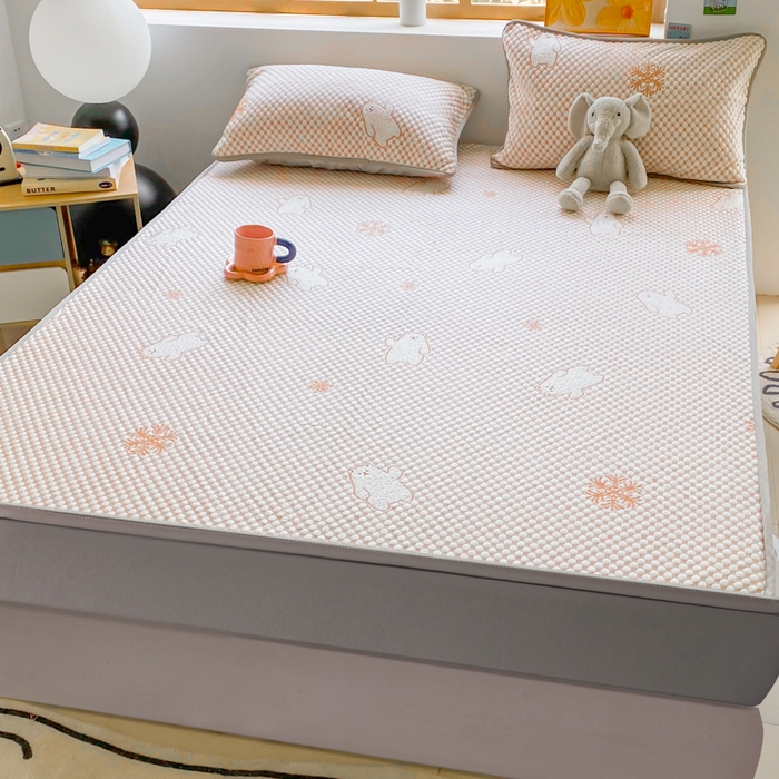 91家纺网 家纺一手货源 找家纺 千朵 2025新款凉感PE冰豆豆提花床笠款凉席 雪花熊咖