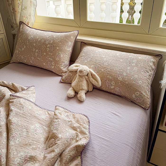 91家纺网 家纺一手货源 找家纺 晚爱家纺（原晚安家居）  2025新款A类母婴级云感双层纱三角针夏被贝壳边夏凉被春夏贝壳绣【可提供买家秀】 爱如星辰