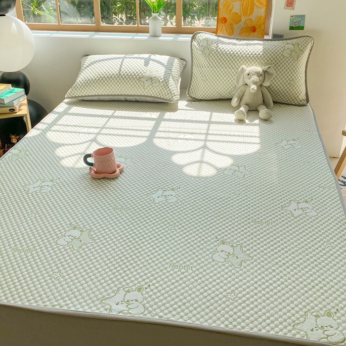 91家纺网 家纺一手货源 找家纺 千朵 2025新款凉感PE冰豆豆提花床笠款凉席 星星兔绿