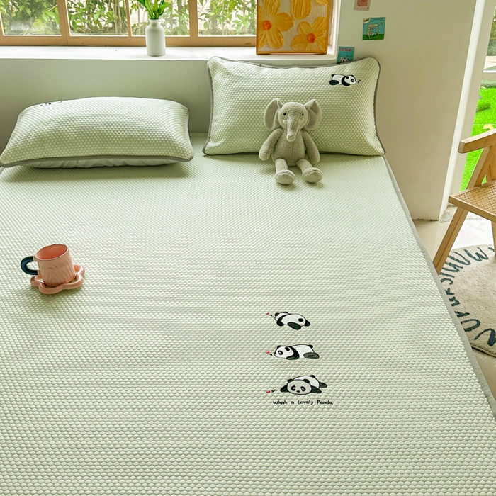 91家纺网 家纺一手货源 找家纺 千朵 2025新款冰豆豆绣花凉席 熊猫