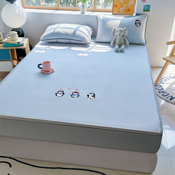 91家纺网 家纺一手货源 找家纺 千朵 2025新款冰豆豆绣花凉席 企鹅