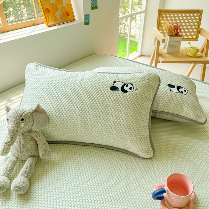 91家纺网 家纺一手货源 找家纺 千朵 2025新款冰豆豆绣花凉席 熊猫