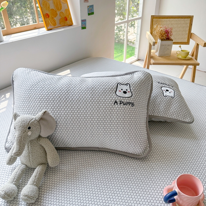 91家纺网 家纺一手货源 找家纺 千朵 2025新款冰豆豆绣花凉席 围巾狗