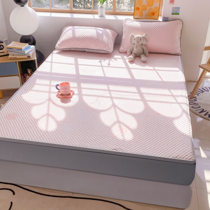 91家纺网 家纺一手货源 找家纺 千朵 2025新款凉感PE冰豆豆提花床笠款凉席 雪花熊粉