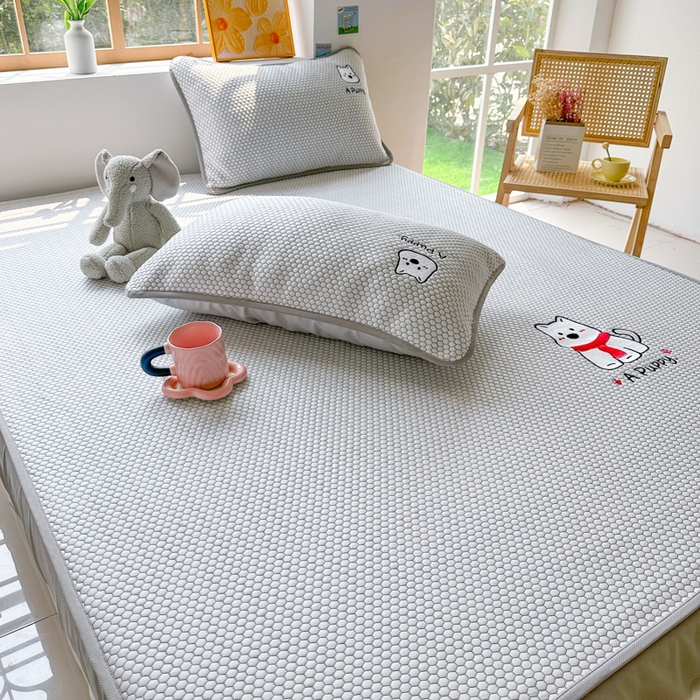 91家纺网 家纺一手货源 找家纺 千朵 2025新款冰豆豆绣花凉席 围巾狗