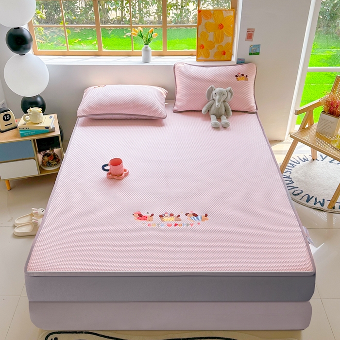 91家纺网 家纺一手货源 找家纺 千朵 2025新款冰豆豆绣花凉席 三小只