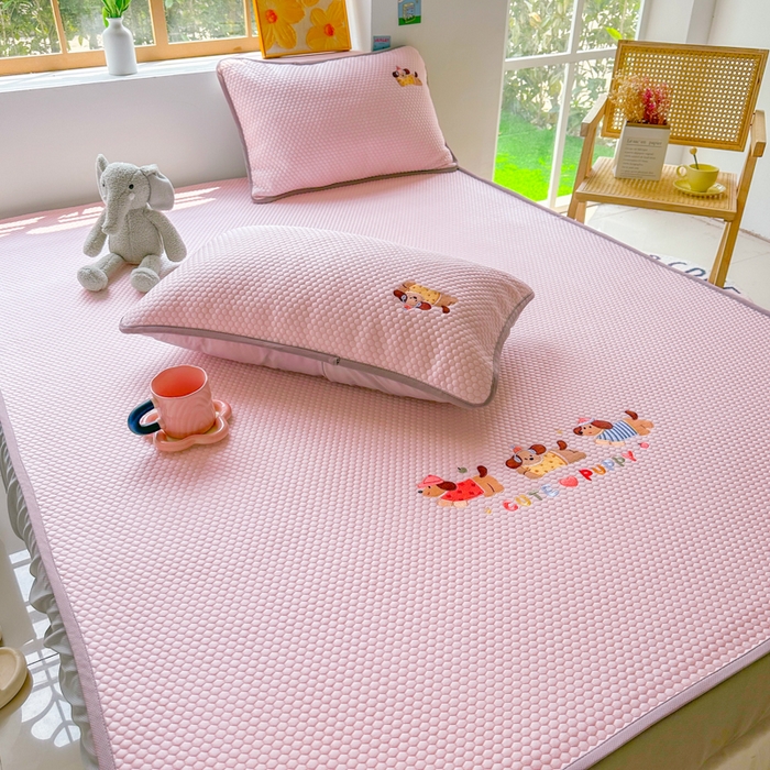 91家纺网 家纺一手货源 找家纺 千朵 2025新款冰豆豆绣花凉席 三小只