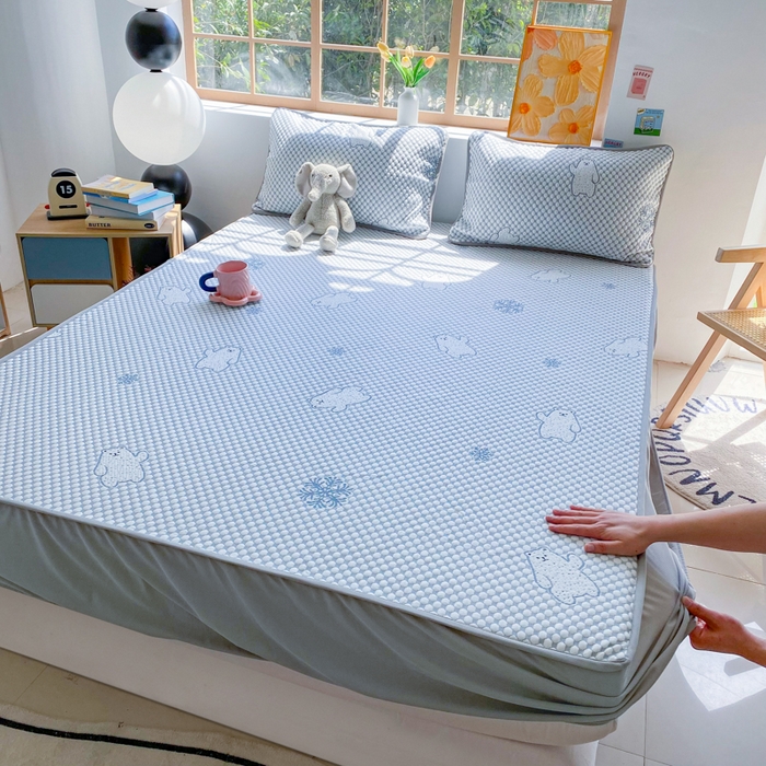 91家纺网 家纺一手货源 找家纺 千朵 2025新款凉感PE冰豆豆提花床笠款凉席 雪花熊蓝