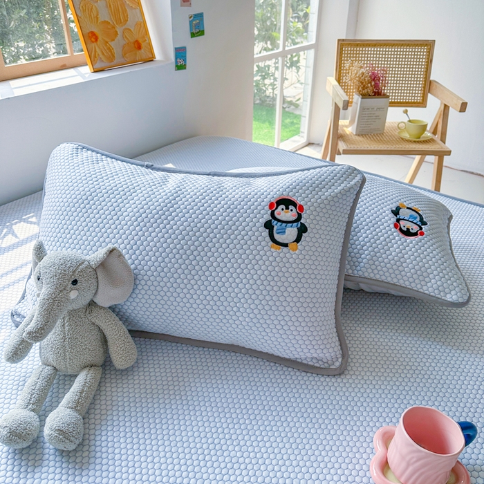 91家纺网 家纺一手货源 找家纺 千朵 2025新款冰豆豆绣花凉席 企鹅