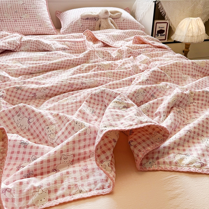 91家纺网 家纺一手货源 找家纺 晚爱家纺（原晚安家居）  2025新款A类母婴级云感双层纱三角针夏被贝壳边夏凉被春夏贝壳绣【可提供买家秀】 猫咪晚宴