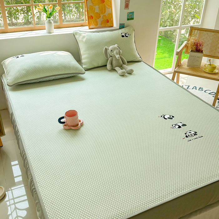 91家纺网 家纺一手货源 找家纺 千朵 2025新款冰豆豆绣花凉席 熊猫