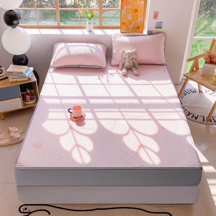 91家纺网 家纺一手货源 找家纺 千朵 2025新款凉感PE冰豆豆提花床笠款凉席 雪花熊粉