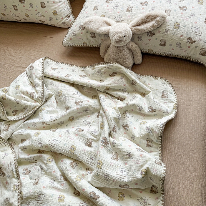 91家纺网 家纺一手货源 找家纺 晚爱家纺（原晚安家居）  2025新款A类母婴级云感双层纱三角针夏被贝壳边夏凉被春夏贝壳绣【可提供买家秀】 狗狗日记