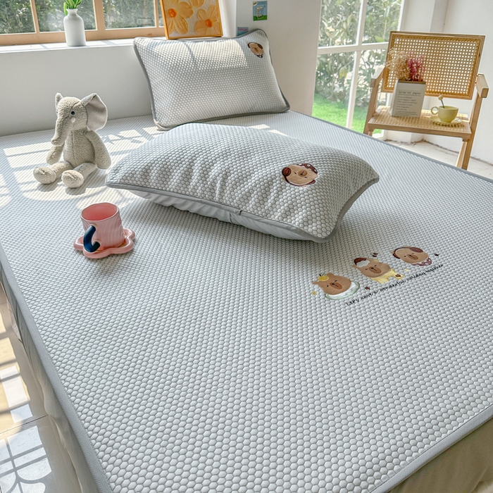 91家纺网 家纺一手货源 找家纺 千朵 2025新款冰豆豆绣花凉席 卡宝