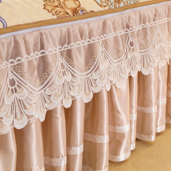 91家纺网 家纺一手货源 找家纺 （总）网红馆 2025新款凉感丝夹棉绗缝蕾丝床裙款冰丝席三件套