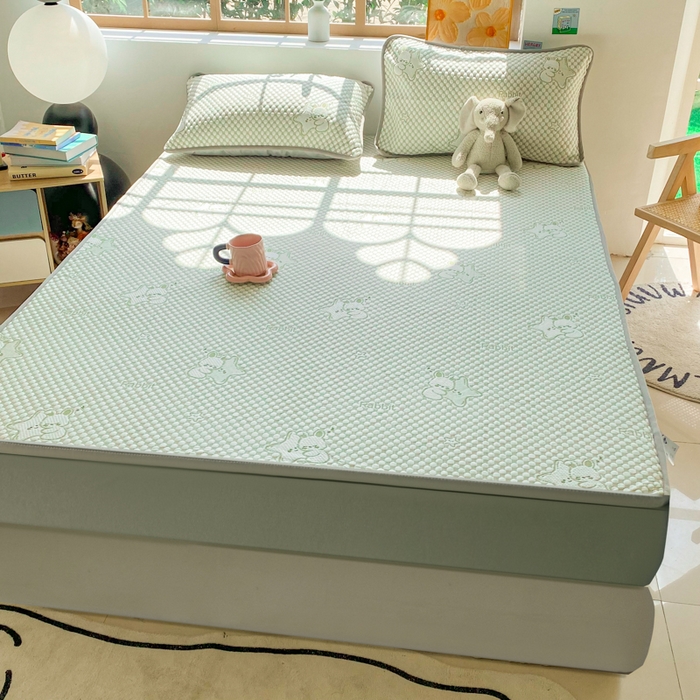 91家纺网 家纺一手货源 找家纺 千朵 2025新款凉感PE冰豆豆提花床笠款凉席 星星兔绿