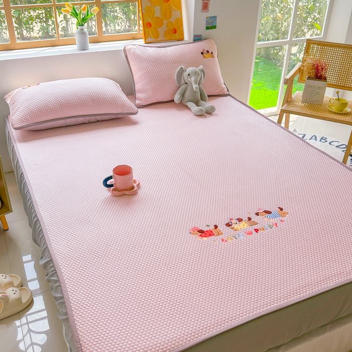 91家纺网 家纺一手货源 找家纺 千朵 2025新款冰豆豆绣花凉席 三小只