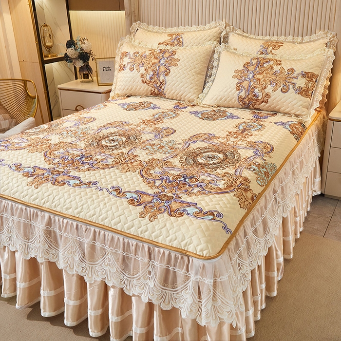 91家纺网 家纺一手货源 找家纺 （总）网红馆 2025新款凉感丝夹棉绗缝蕾丝床裙款冰丝席三件套